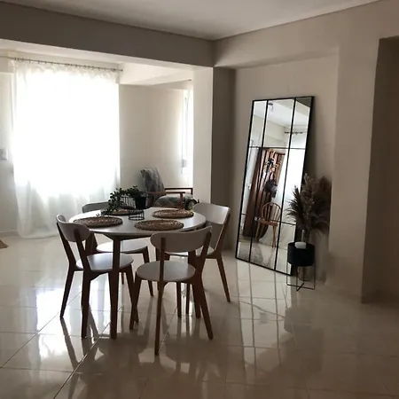 Sea Front Retreat בית נופש קאבאלה