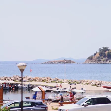Sea Front Retreat 펜션 카발라