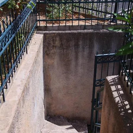 בית נופש Sea Front Retreat קאבאלה