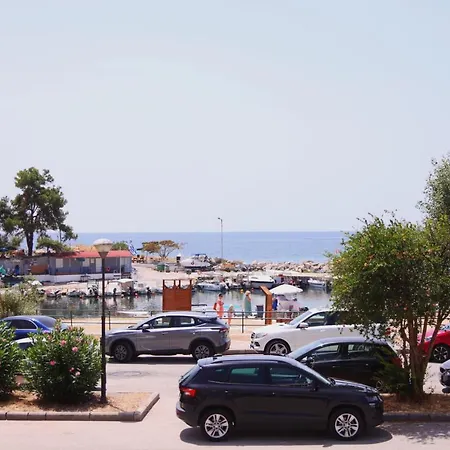 בית נופש Sea Front Retreat קאבאלה